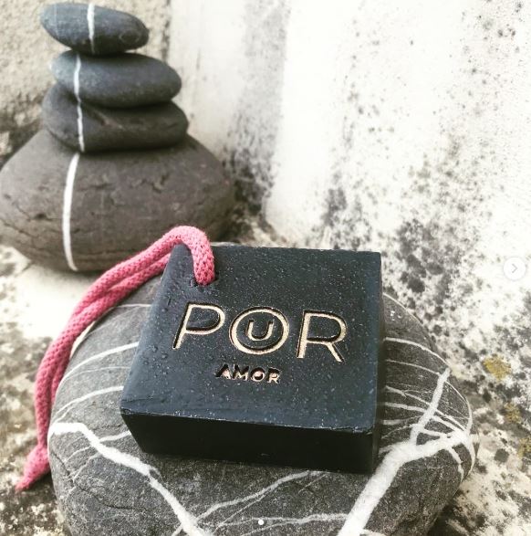 Sabonete natural PoUR AMOR Preto